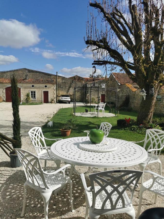 Bed and Breakfast Au Domaine De Gigie Chervettes Esterno foto